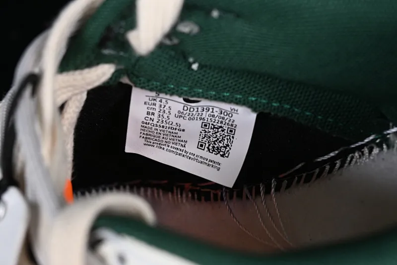 All Categories Nk SB Dunk Series Nk SB Dunk Low Low-top sneakers Nk Dunk Low "Miami Hurricanes" Space Exploration Star Trek Customized version of deconstructed straps retro distressed low-top sneakers DD1391-300